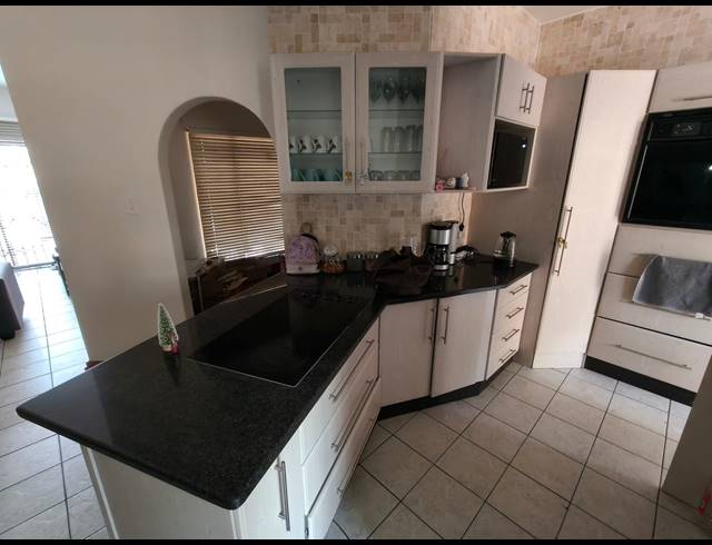 3 BEDROOM TOWNHOUSE FOR SALE IN SAFARI GARDENS